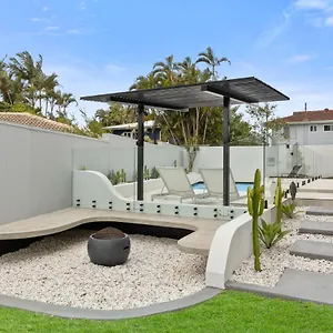 https://maia-beach-house-coolum.queenslandhotels.net
